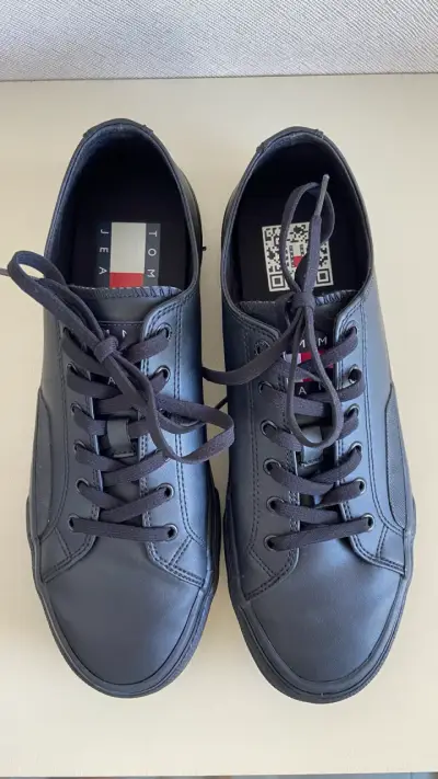 Zapatillas negras de cuero Tommy Hilfiguer 41 - miniatura 2