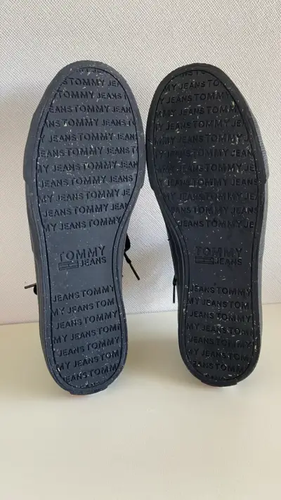 Zapatillas negras de cuero Tommy Hilfiguer 41 - miniatura 5