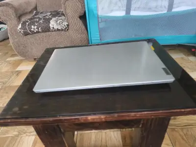 Portátil Lenovo con cargador - miniatura 5