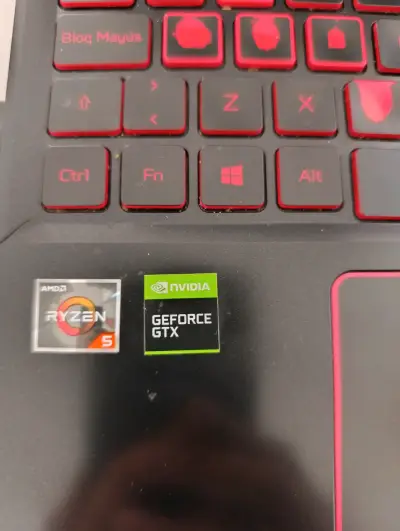 Laptop Acer Nitro 5 con teclado iluminado - miniatura 6