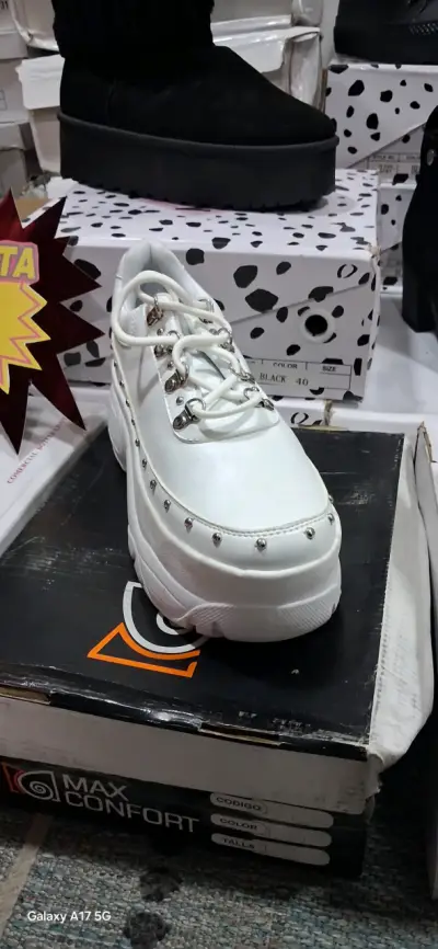 Botas de invierno negras y calzado variado - miniatura 6