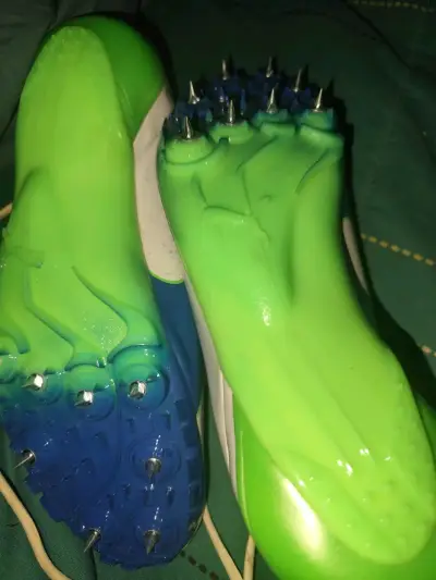 Zapatillas de clavos verdes y azules - miniatura 1