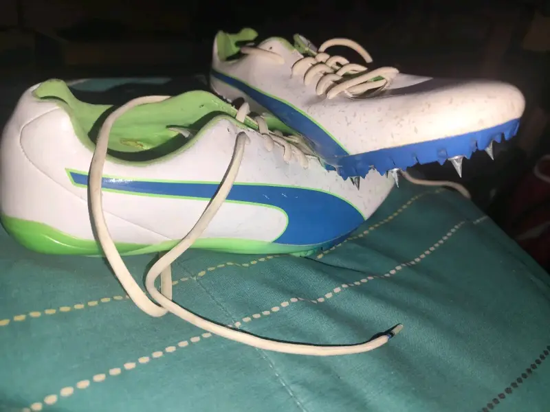 Zapatillas de clavos verdes y azules - 2