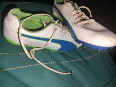 Zapatillas de clavos verdes y azules - miniatura 3