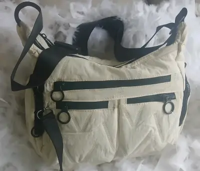 Bolso bandolera beige y negro - miniatura 1