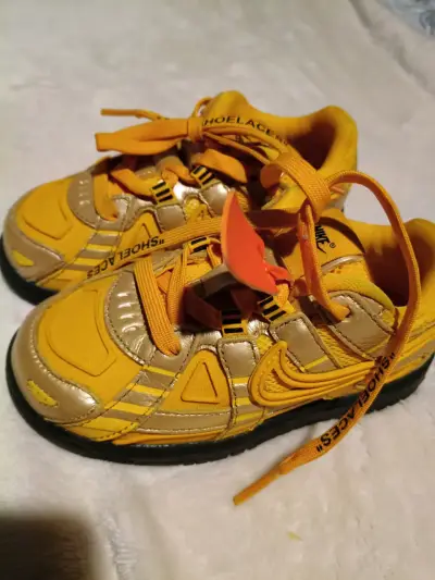 Zapatillas deportivas amarillas - miniatura 1