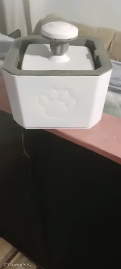Bebedero automático para mascotas - miniatura 1