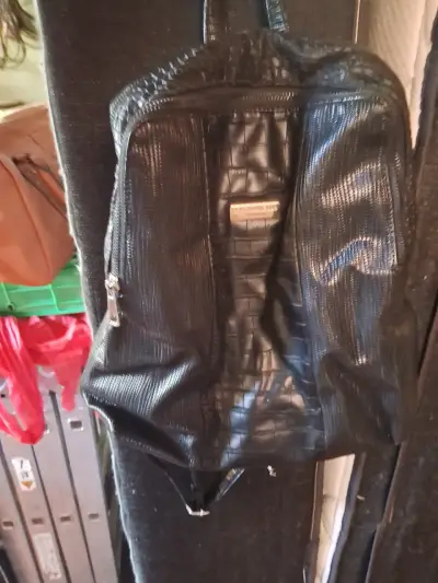 Mochila de cuero negra y más - miniatura 1