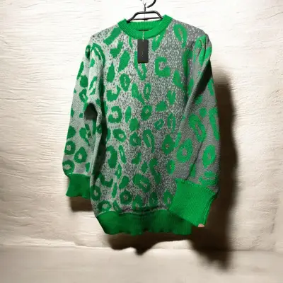 Suéter verde con estampado animal print - miniatura 1