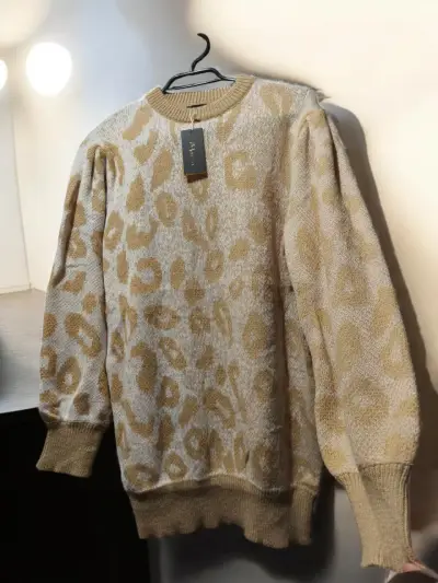 Suéter verde con estampado animal print - miniatura 3