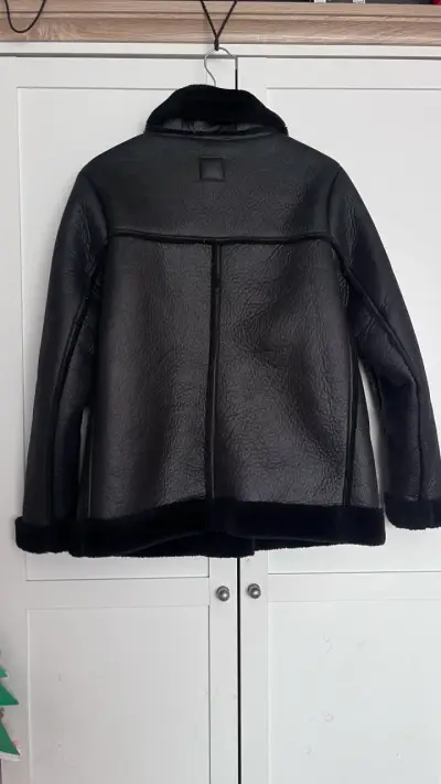 Chaqueta negra de cuero sintético - miniatura 2