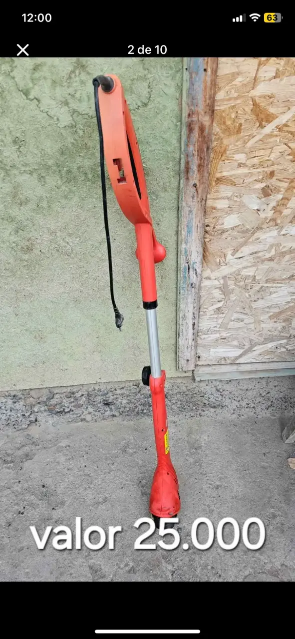 Cortadora de césped eléctrica roja