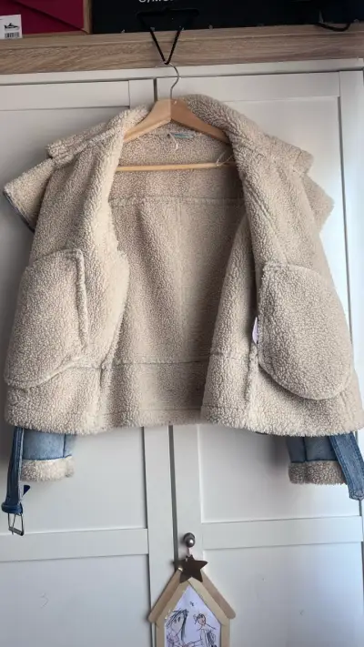 Chaqueta de mezclilla con interior peludo - miniatura 3