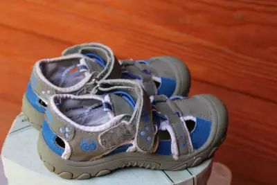 Sandalias infantiles gris y azul - miniatura 1