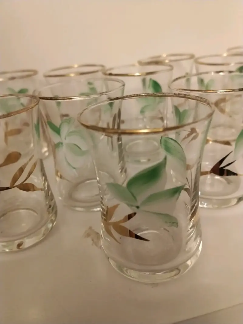 Vasos pequeños con borde dorado - 3