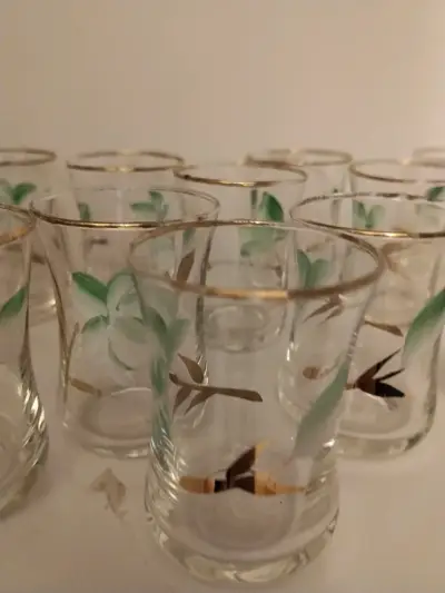 Vasos pequeños con borde dorado - miniatura 4