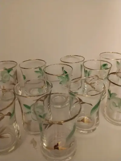Vasos pequeños con borde dorado - miniatura 5