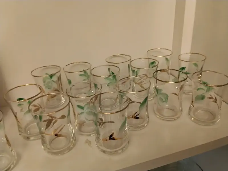 Vasos pequeños con borde dorado - 6