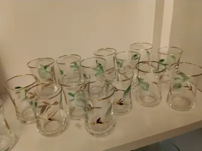 Vasos pequeños con borde dorado - miniatura 6