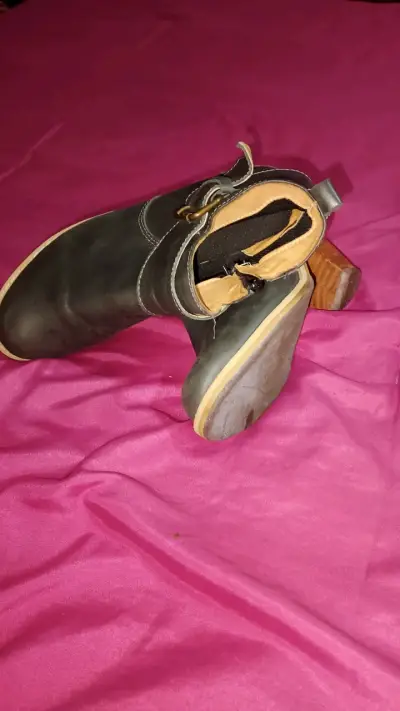 Botines negros de cuero sencillo - miniatura 3