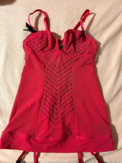 Baby doll rojo con detalles negros - miniatura 1