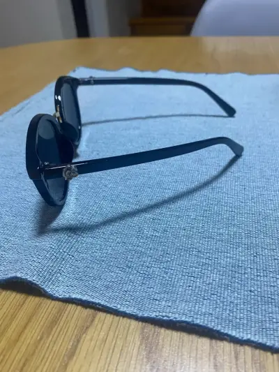 Lentes de sol azul Negro con dorado - miniatura 2