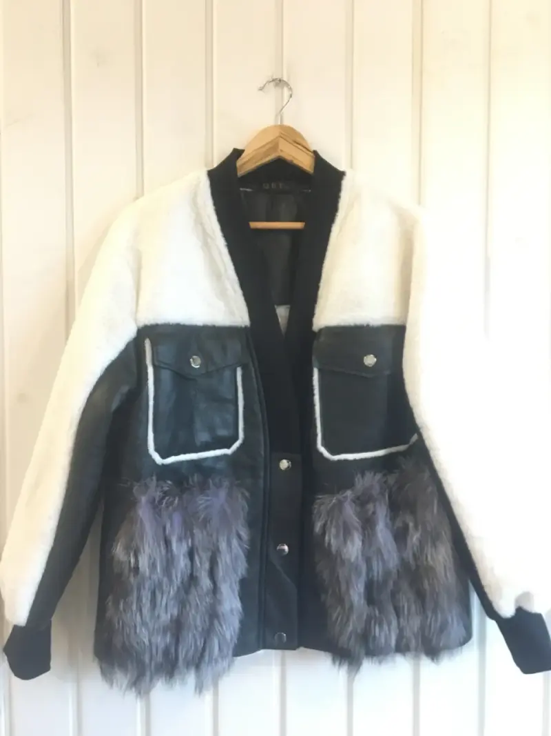 Chaqueta con detalles de piel