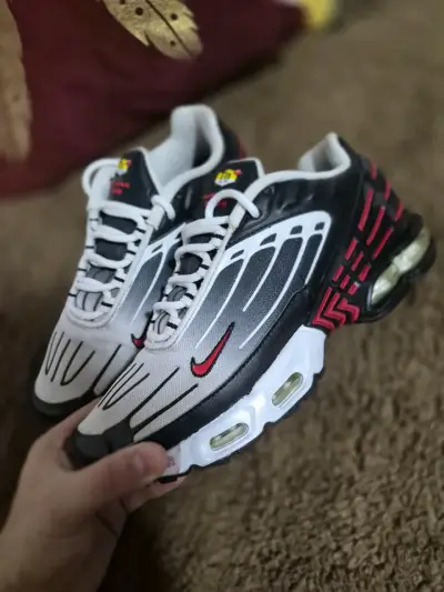 Zapatillas deportivas blancas y negras - miniatura 5