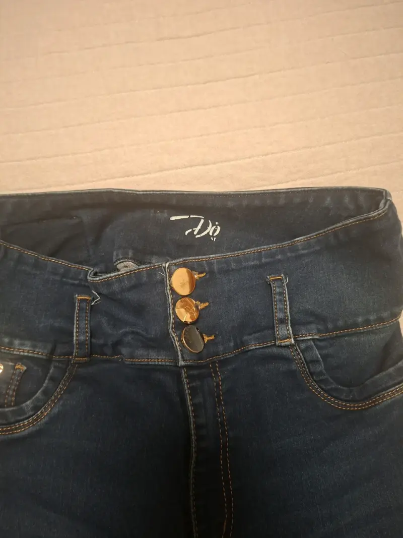 Jeans acampanados oscuros para mujer - 6