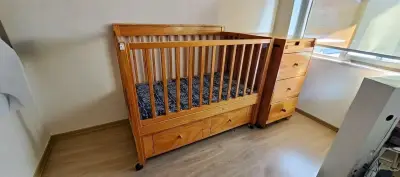 Cuna de madera con cajonera - miniatura 1