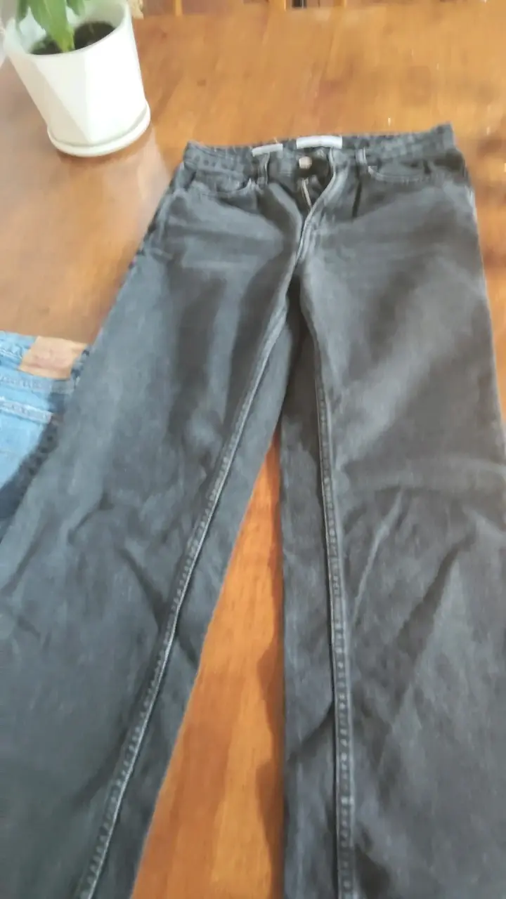 Jeans negros con cierre metálico - 2