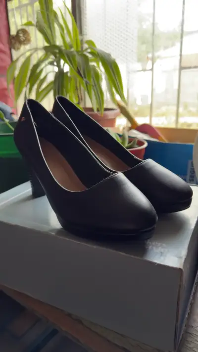 Zapatos negros de tacón - miniatura 1