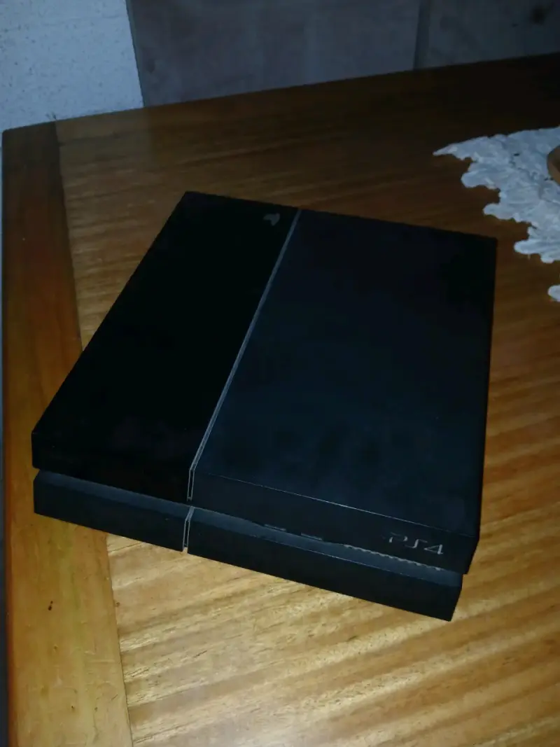 Consola PS4 negra - 1