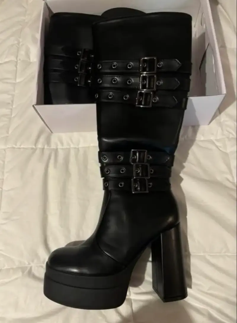 Botas negras con plataforma - 2