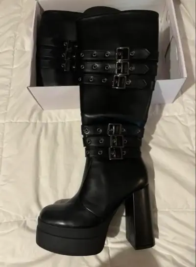 Botas negras con plataforma - miniatura 2