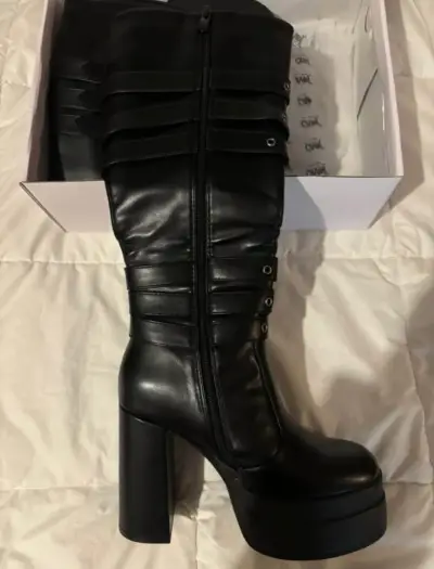 Botas negras con plataforma - miniatura 3