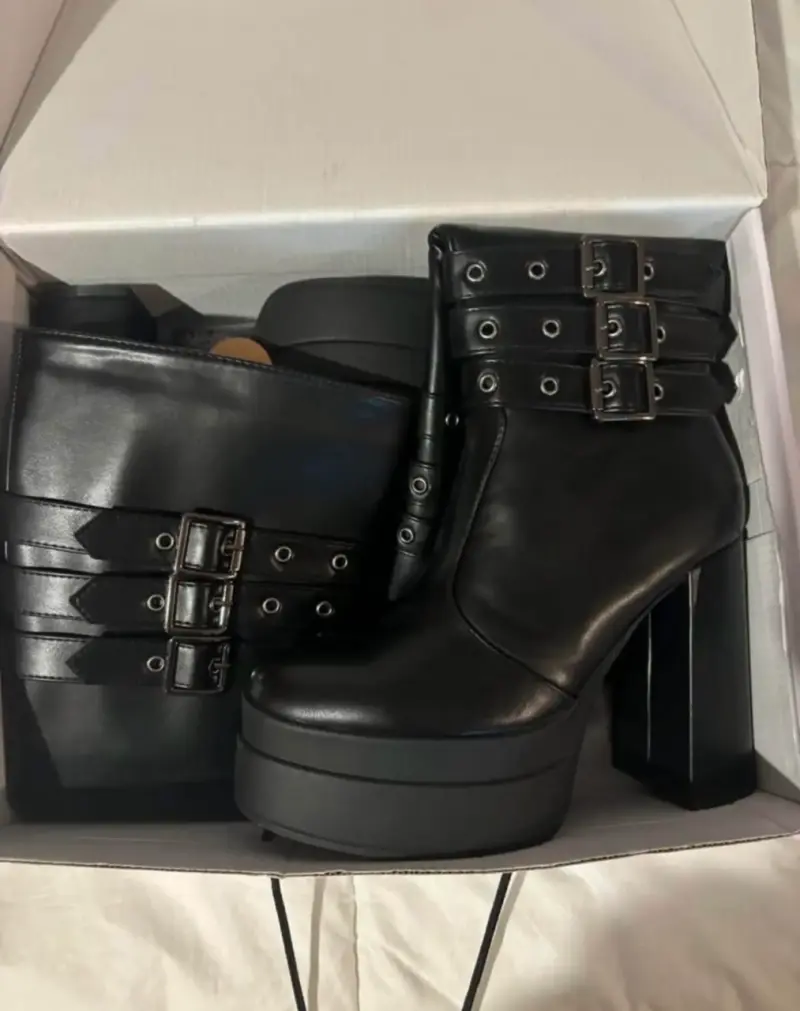 Botas negras con plataforma - 5