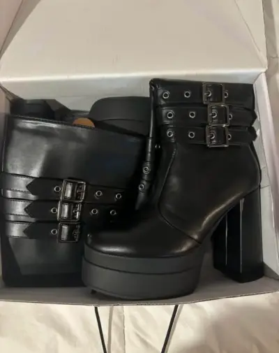 Botas negras con plataforma - miniatura 5