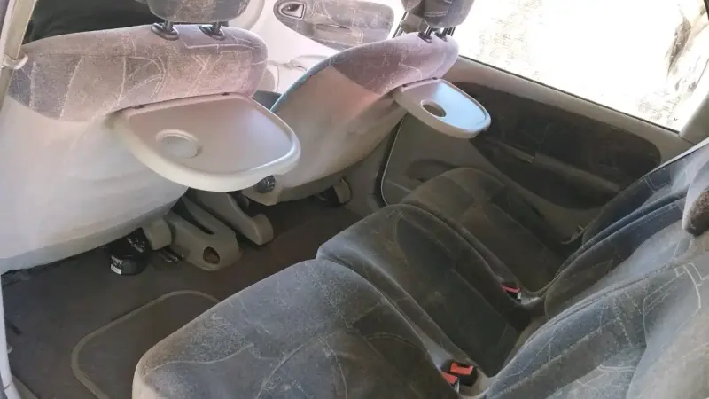 Auto compacto blanco en buen estado - 5