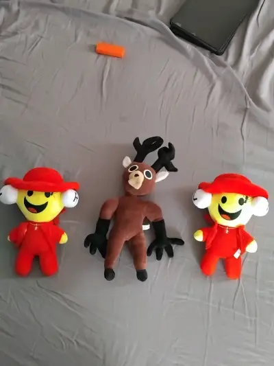 Peluches divertidos y coloridos - miniatura 1