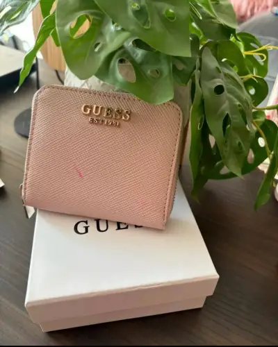 Billetera Guess rosa - miniatura 1
