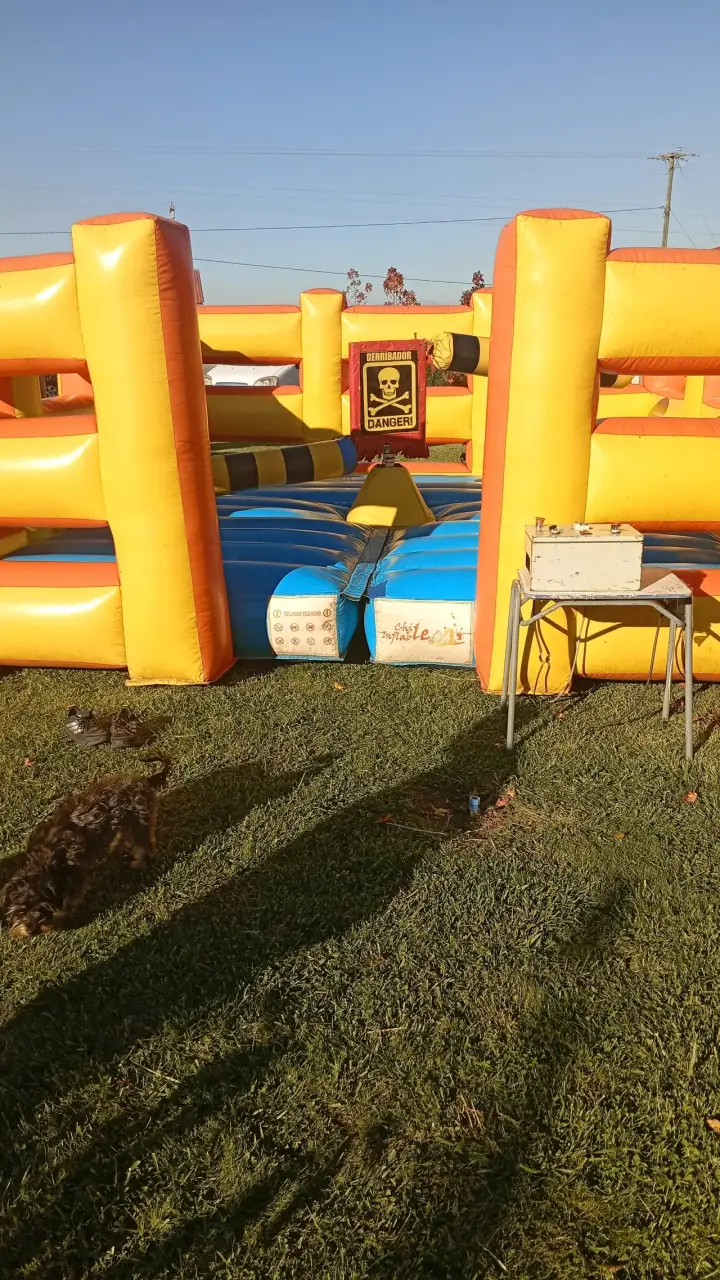 Juego inflable de obstáculos - 1