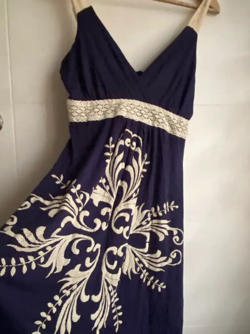 Vestido azul con bordado beige - 2