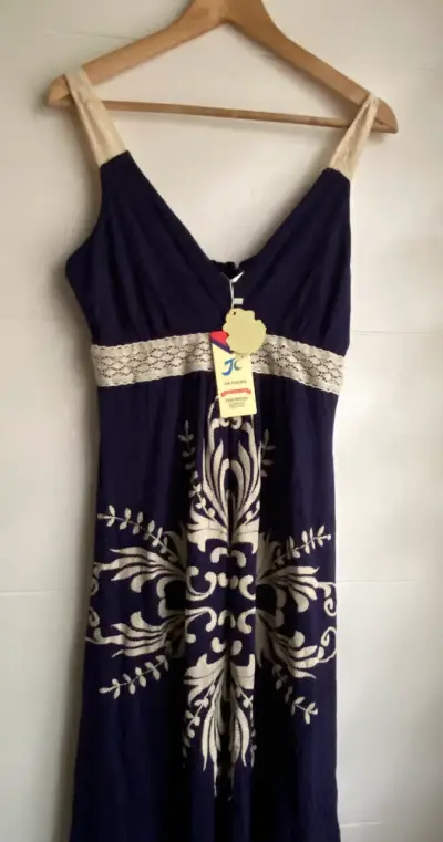 Vestido azul con bordado beige - miniatura 4