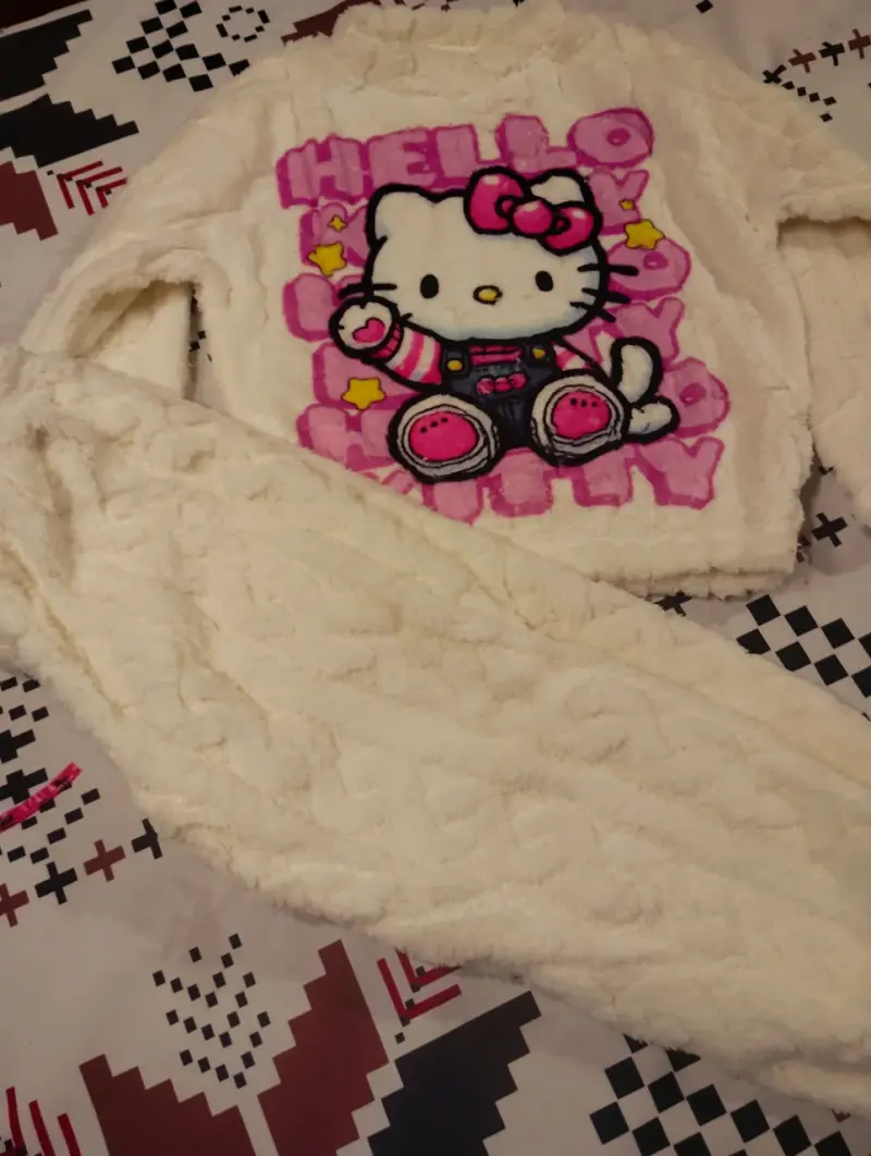 Pijama rosado peludo con diseño - 2