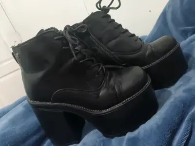 Botines negros de plataforma - miniatura 1