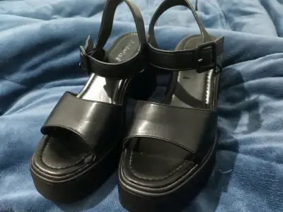 Sandalias de plataforma negras - miniatura 3
