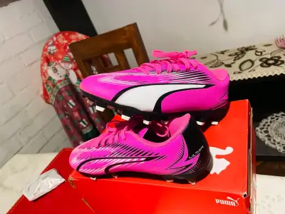 Botines de fútbol rosados Puma - miniatura 1