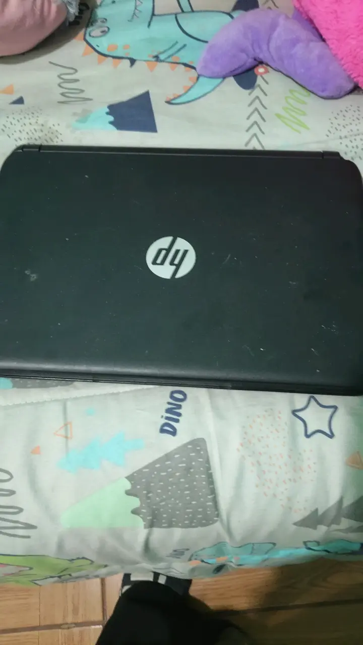 Laptop HP negra 15 pulgadas - 1