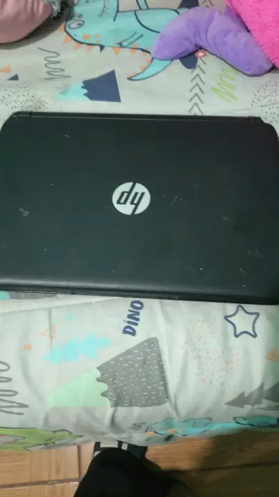 Laptop HP negra 15 pulgadas - miniatura 1
